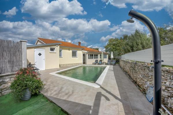 Na zdjęciu widoczny jest obiekt Casa Mare in Kacana położony w mieście Vodnjan.