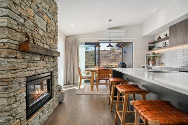 86 On Kirimoko - Wanaka Holiday Home - Wanaka
