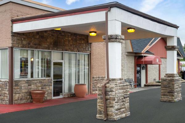 Photo 2 : Super 8 by Wyndham Youngstown Girard
