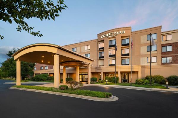 A la foto es mostra l'objecte Courtyard Richmond North/Glen Allen situat a la ciutat de Glen Allen.