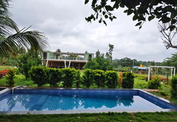 A la foto es mostra l'objecte Aadvik Luxury Farmstay situat a la ciutat de Antarasante.