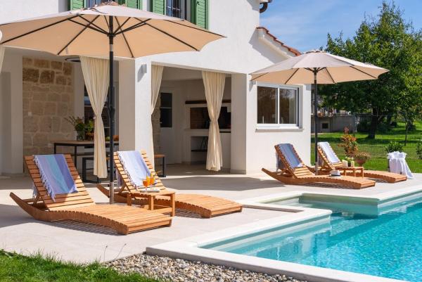 Na fotografii je vidět objekt NEW 2-bedroom Villa Providenca nacházející se ve městě Bajagić.