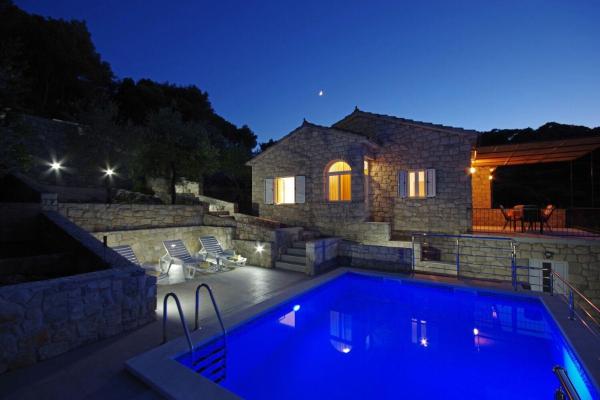A la foto es mostra l'objecte House Tonko situat a la ciutat de Postira.