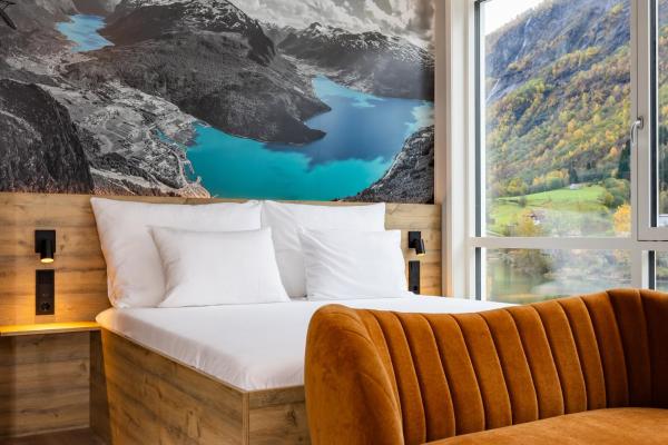 På billedet ses objektet Stryn House Hotel - New Management beliggende i byen Stryn.