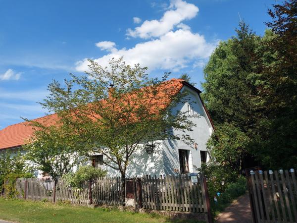 Na fotografii je vidět objekt Penzion Chalupa Semín nacházející se ve městě Voleč.