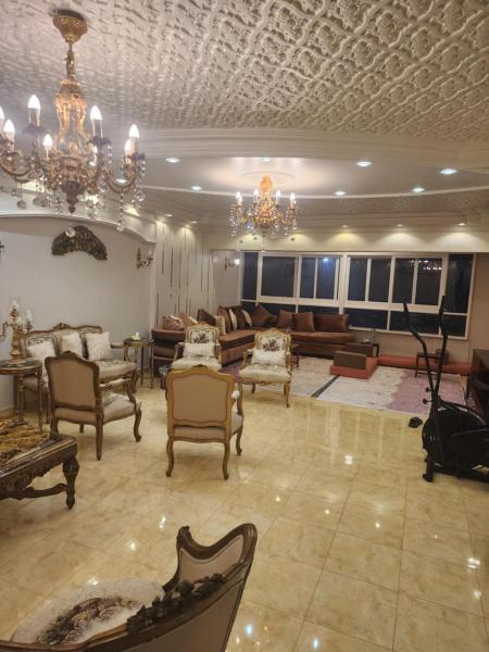 Na zdjęciu widoczny jest obiekt Mansoura University 5 stars hotel apartments położony w mieście Maḩallat al Burj.