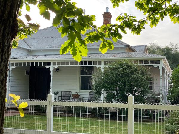 På billedet ses objektet Oakview Country House Maffra beliggende i byen Heyfield.