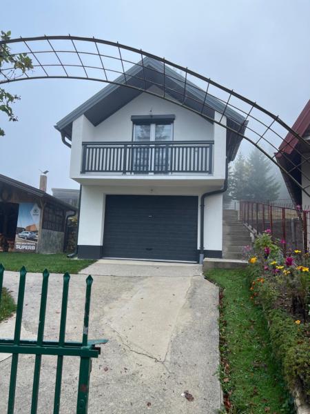 Na fotografii je vidět objekt Vikendica Brljak nacházející se ve městě Gostilj.