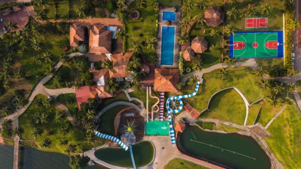 A la foto es mostra l'objecte Tinton Adventure Resort situat a la ciutat de Hebri.