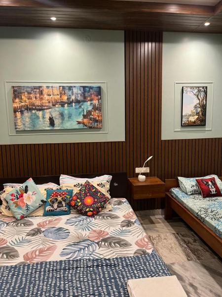 Na fotografii je vidět objekt Riverside Palm Luxe 1BHK near Kamakhya & IHR nacházející se ve městě Guváhátí.