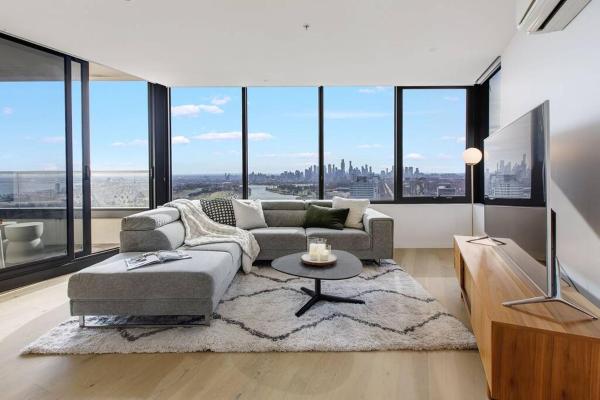 Lux Sky High Beachside Haven Apartments by Ready Set Host