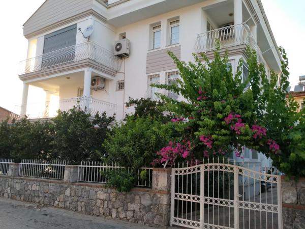 På billedet ses objektet Ergün Apt 37-2 beliggende i byen Fethiye.