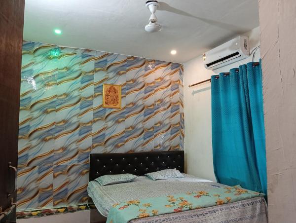 Auf dem Foto ist das Objekt Surya homestay in der Stadt Ayodhya zu sehen.