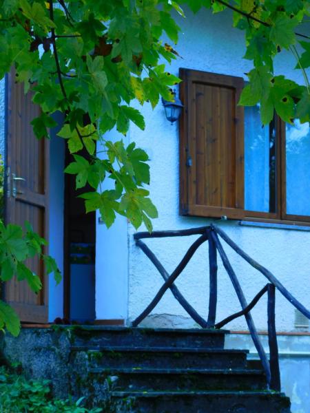 Na zdjęciu widoczny jest obiekt Graziosa Casetta Con Camino In Pietra e Giardino położony w mieście Abetone.