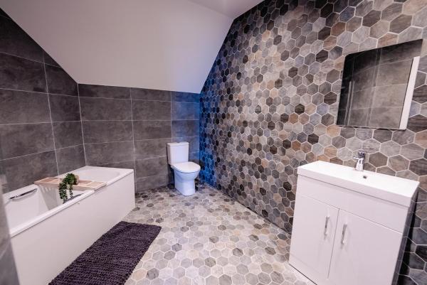Bilde 5: SPACIOUS & MODERN 3-BED & High Ceiling