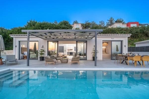 På billedet ses objektet Luxury Villa Gjovana's 2 beliggende i byen Svoronata.