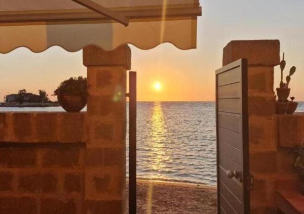 På billedet ses objektet La Casa sulla Spiaggia beliggende i byen Marzamemi.