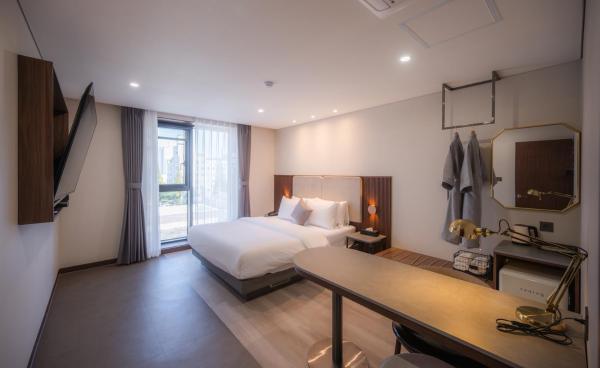 På bildet vises objektet Hound Hotel Gijang Osiria som ligger i byen Ich'ŏn.