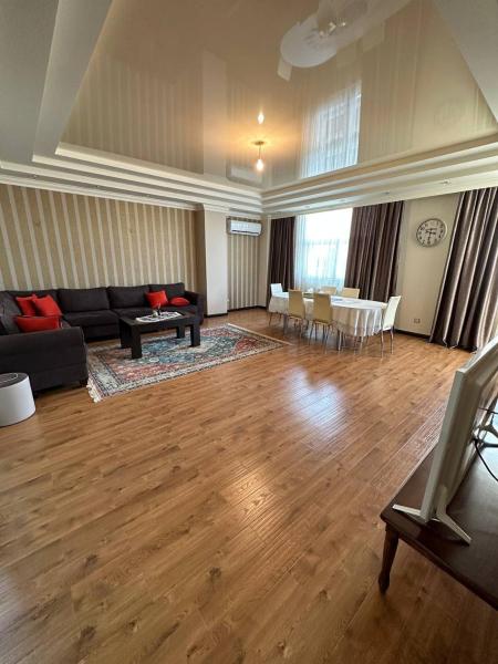 Na zdjęciu widoczny jest obiekt House for rent in Kentron , Yerevan położony w mieście Nor Byutʼania.