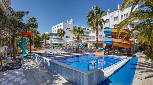 På billedet ses objektet Hotel Billurcu beliggende i byen Ayvalık.