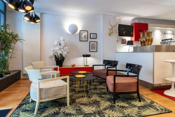 A la foto es mostra l'objecte Hotel George - Astotel situat a la ciutat de París.