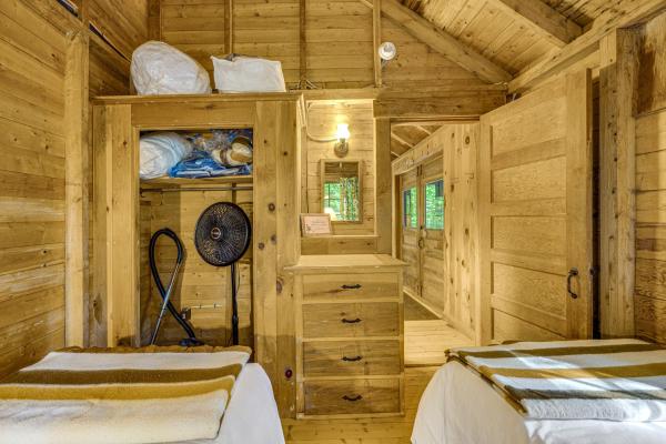 Billede 5: Rustic Cabin with Squam Lake Access and Fireplace!