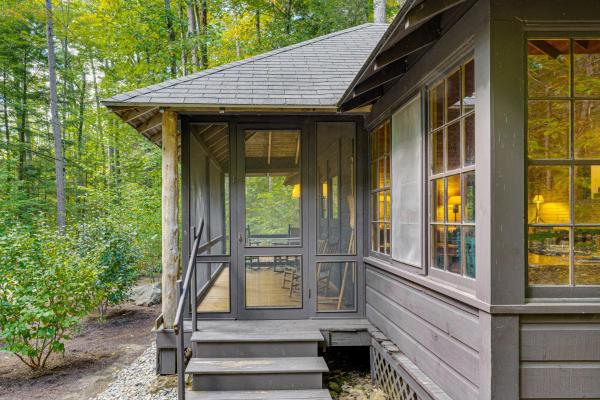 Billede 8: Rustic Cabin with Squam Lake Access and Fireplace!