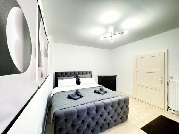 HolidayHome Apartments I Spacious 130qm Apartment Near Berlins Top Sights, Berlin