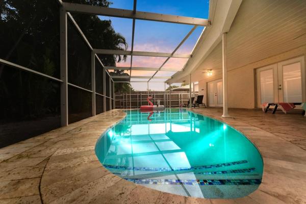 Na zdjęciu widoczny jest obiekt Beautiful Aventura Villa Sleeps 26 położony w mieście Ojus.