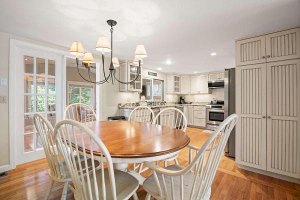 Fotografie 2: Located on Rail Trail By Beach & Downtown