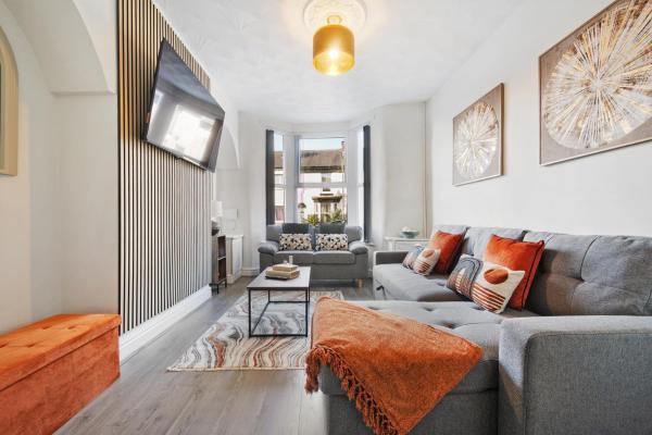 Miranda House - Air Host & Stay - Sleeps 7, Ливерпуль