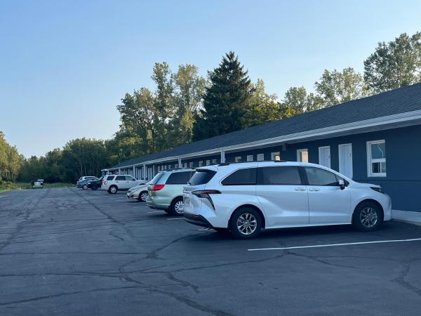 A la foto es mostra l'objecte Eastcourtmotel situat a la ciutat de Sarnia.