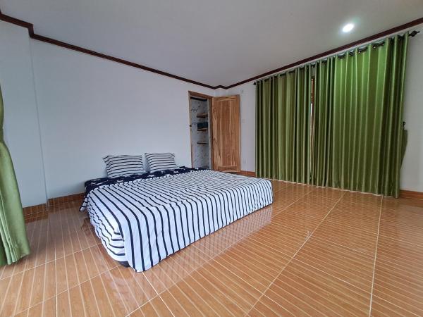 A la foto es mostra l'objecte Bebaleq Desert Point situat a la ciutat de Labuhanpoh.