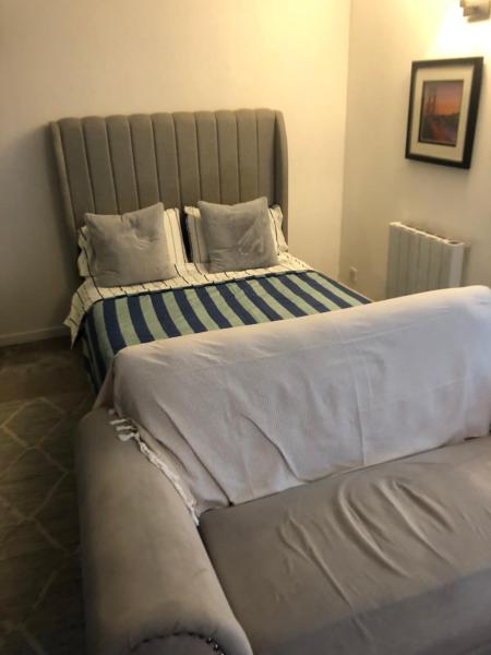 Nw2 Studio Flat mins to London, Londyn