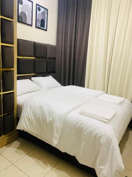Landtech Vacation Homes - Baniyas Square, Dubaj