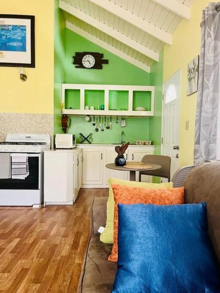 Na zdjęciu widoczny jest obiekt Neaja's English Harbour Escape położony w mieście Cobbs Cross.