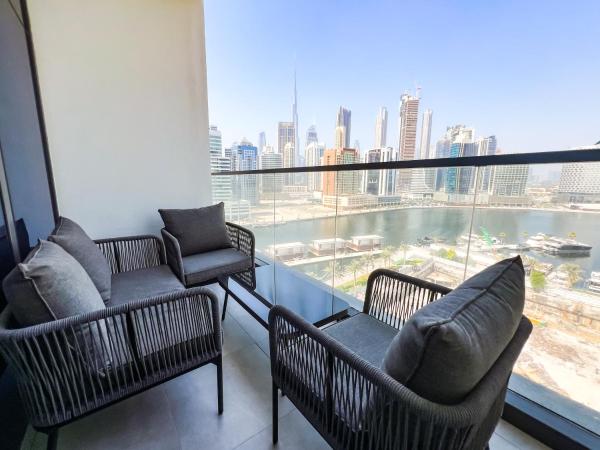 A la foto es mostra l'objecte Chic 1-Bedroom with Epic Burj Khalifa Views situat a la ciutat de Dubai.