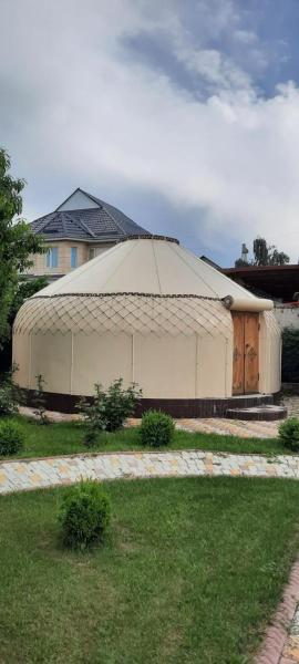 På billedet ses objektet Yurt and House beliggende i byen Këk-Dzhar.