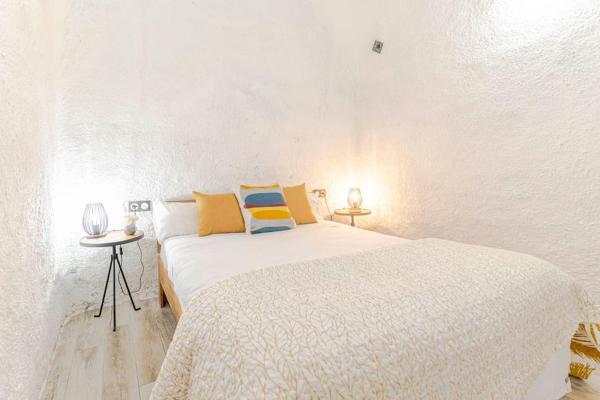 A la foto es mostra l'objecte Camarón Suite - El Albaicín situat a la ciutat de Granada.