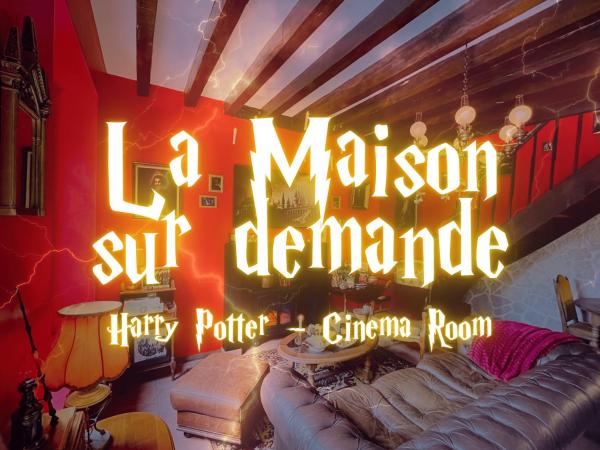 The photo shows the La maison sur demande - Harry Potter - Ciné Room located in the city of Azé.