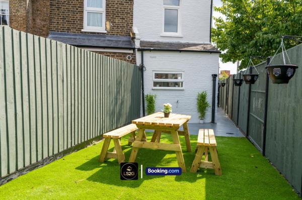 Spacious 5-bed House With Parking In Wood Green By Ls2g Stays - London