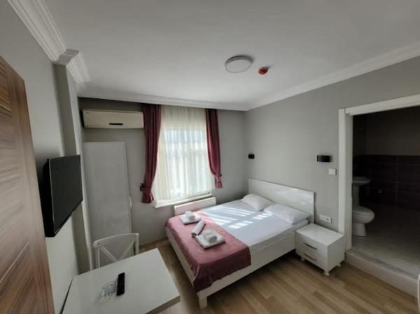 Na zdjęciu widoczny jest obiekt Gold in Confort hotel położony w mieście Nusratlı.
