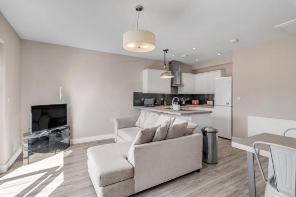 Foto 3: 2-Bed on Dereham Road with Balcony Flat B