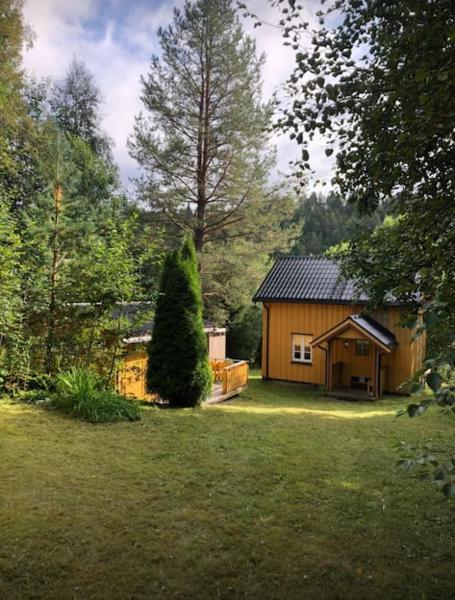 En la foto se muestra el objeto Rindalsskogen cabin ubicado en la ciudad de Kallstad.