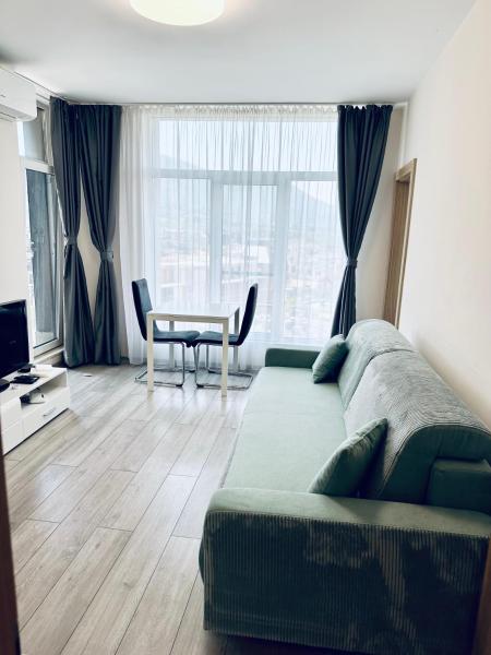 照片显示了位于Sofia市的Mountain View Magenta White apartment物件。