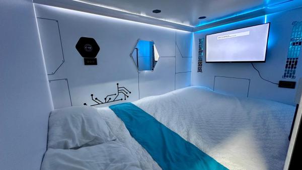 写真にはキト市にあるHotel Bed & Bath Cápsulas Quitoが写っています。