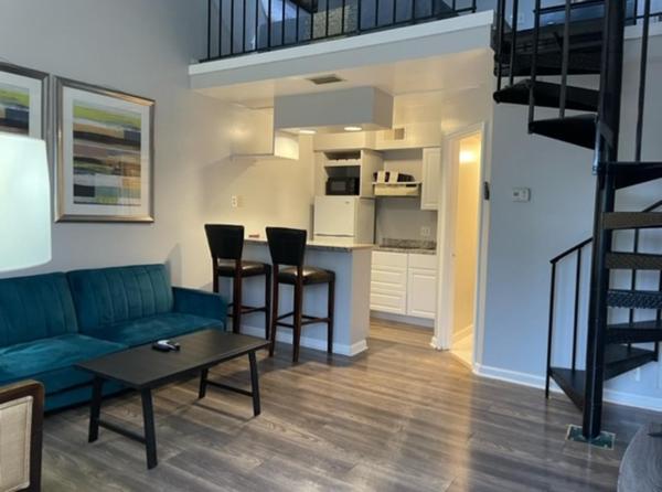 A la foto es mostra l'objecte Executive Suites situat a la ciutat de Stephens City.