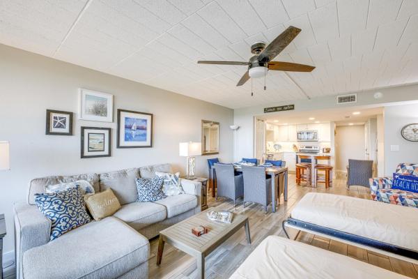 Steps To Beach And Boardwalk Condo In Port Aransas! - Port Aransas, TX