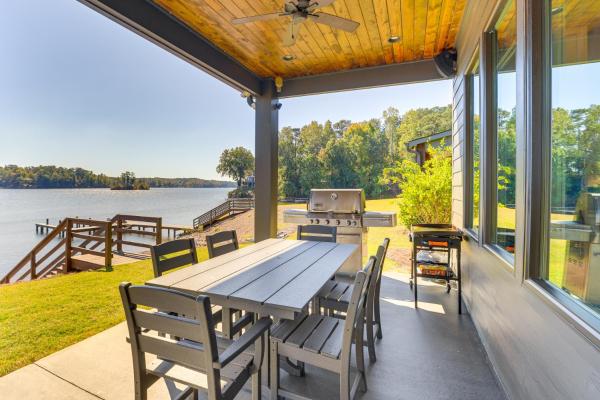 A la foto es mostra l'objecte Waterfront Home in Alex City, Near Auburn situat a la ciutat de Alexander City.