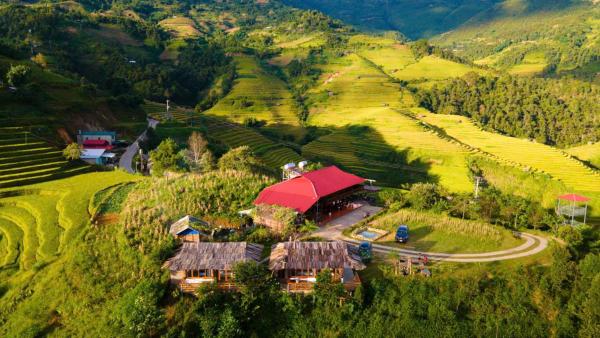 Na zdjęciu widoczny jest obiekt Mù Cang Chải Dream House położony w mieście Co Ge Phong (1).